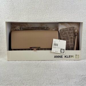 NIB Anne Klein gift set